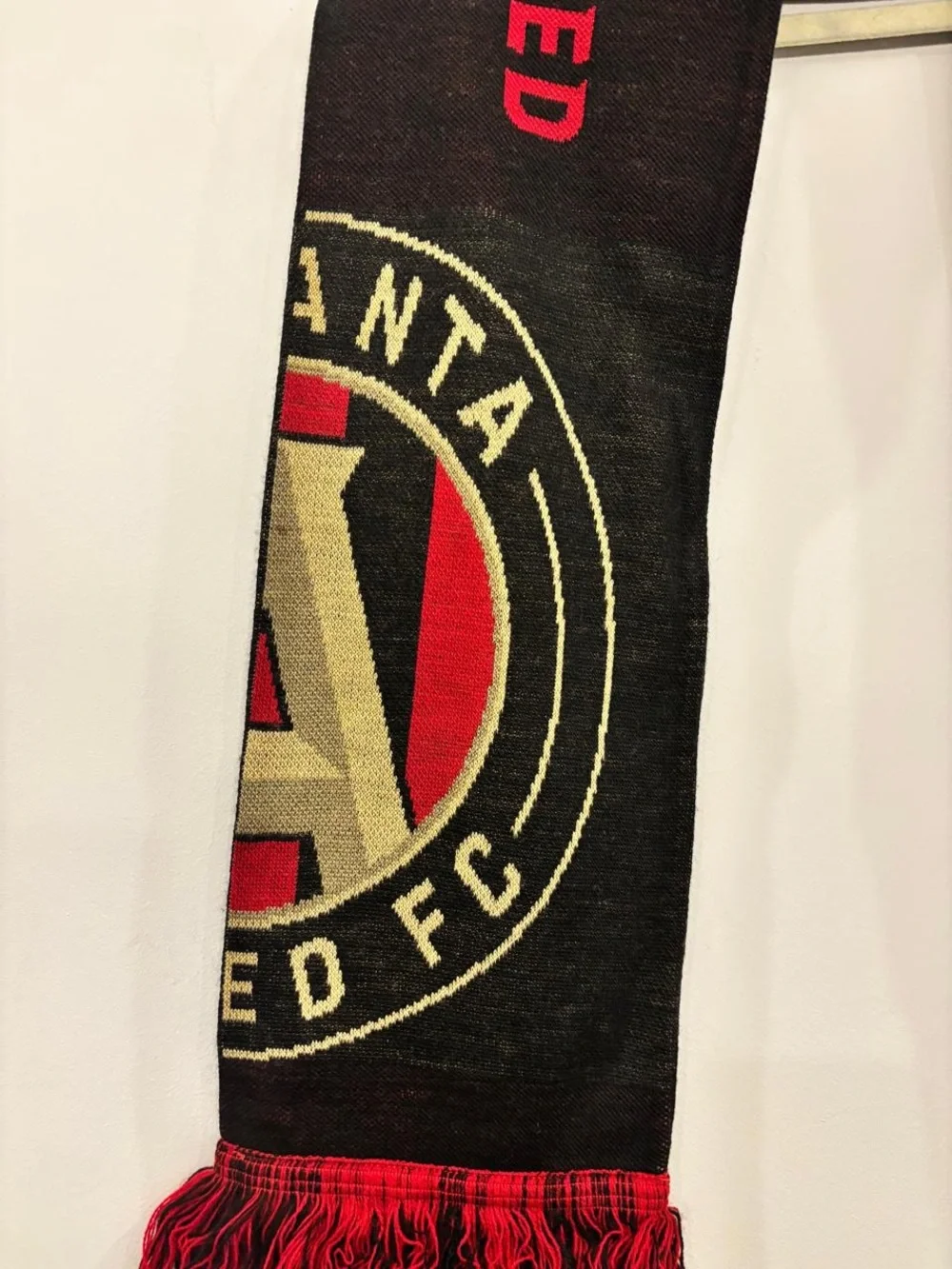 Atlanta United FC MLS Knit Scarf Black Red Gold Soccer Fringe Preowned #C08